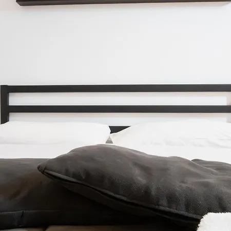Roka Apartment *