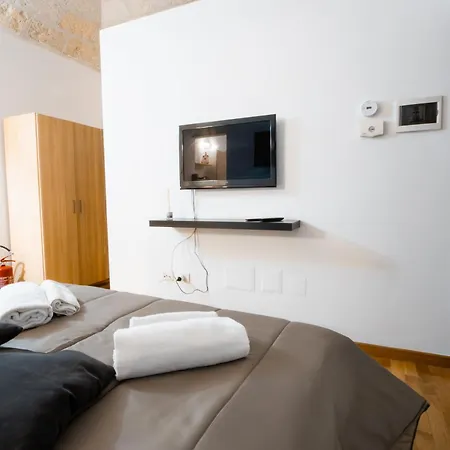 Roka Apartment *